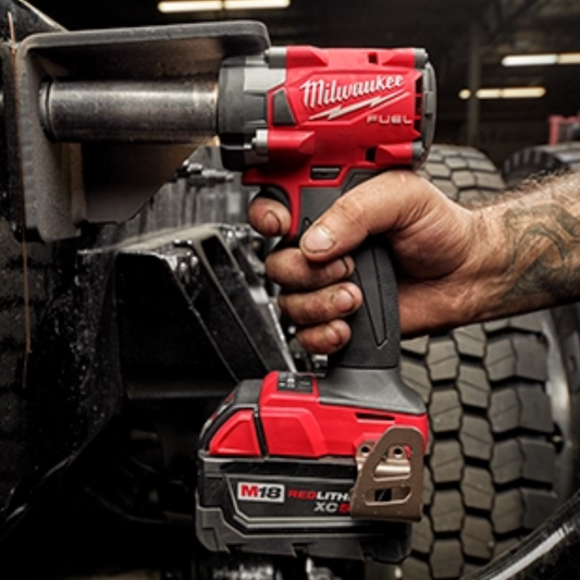 LLAVE DE IMPACTO COMPACTA M18 DE 3/8" SOLO HERRAMIENATA 2854-20