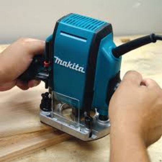 ROUTER 900w RP0900 MAKITA